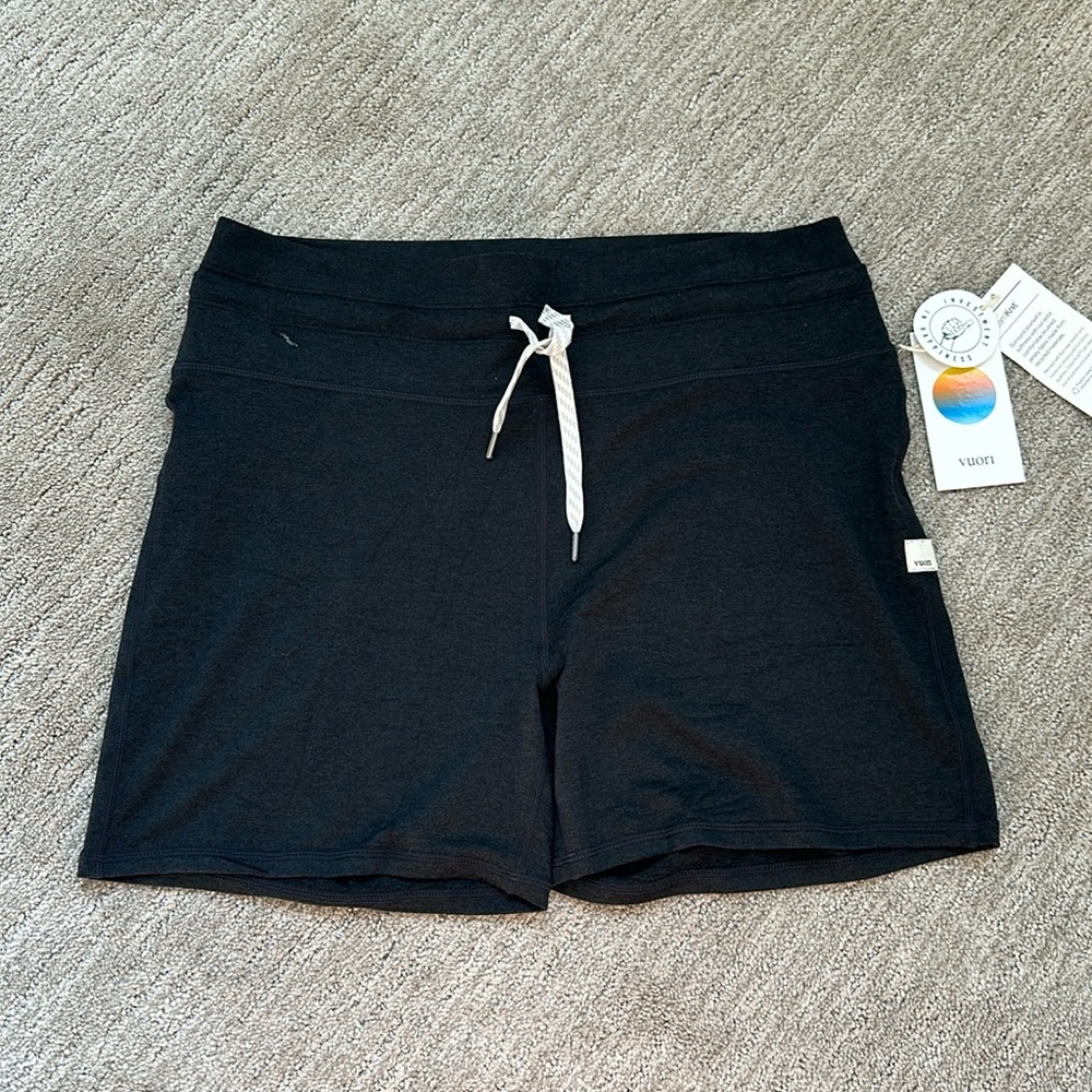 Vuori Shorts